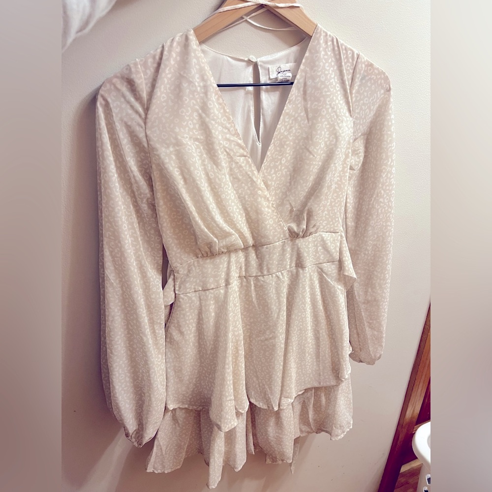 Patterned light pink long-sleeve dress